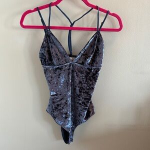Honey Punch Velvet Crushed Bodysuit in Navy Size S
